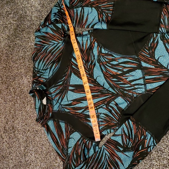 #184 LULULEMON Suns Out Rash Guard UPF 50+ Palm Lace Tofino Teal t148. - Picture 2 of 5